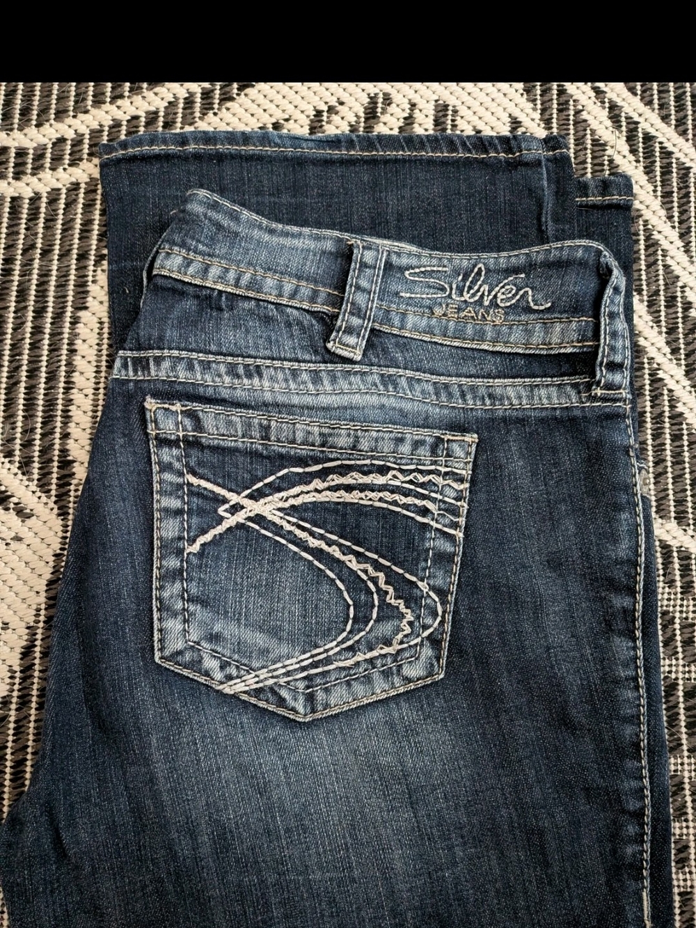 Silver Jeans Women's Dark Blue Bootcut Jeans w/ Embroidered Back Pocket W32/L32